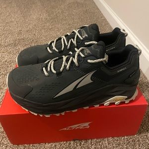 Altra Men’s Olympus 5 Hike Low GTX *NEVER WORN*
